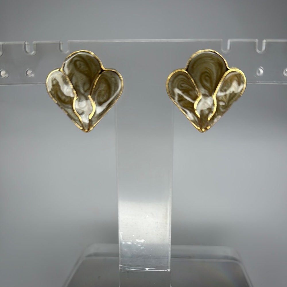 Elegant Gold and Jade Floral Earrings